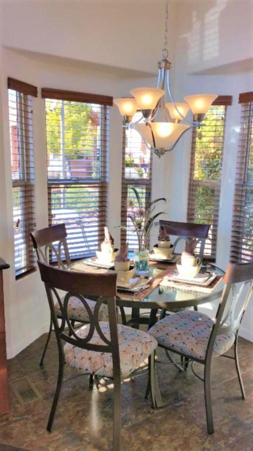 Sedona Pines Resort Zewnętrze zdjęcie A breakfast nook