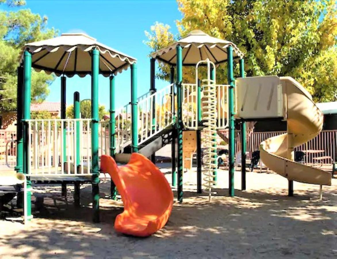 Sedona Pines Resort Zewnętrze zdjęcie Playground at the school