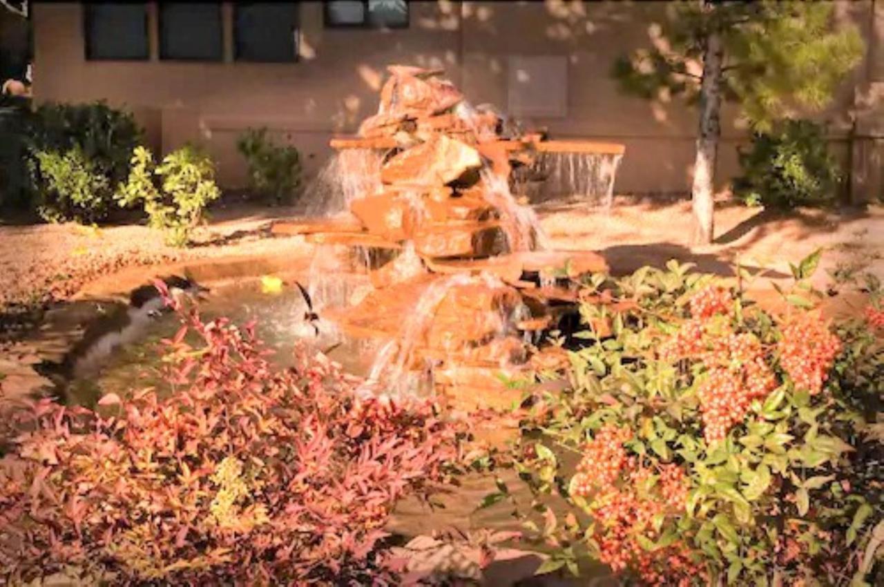 Sedona Pines Resort Zewnętrze zdjęcie Fountain at the entrance of the hotel