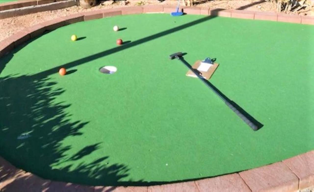 Sedona Pines Resort Zewnętrze zdjęcie A putting green