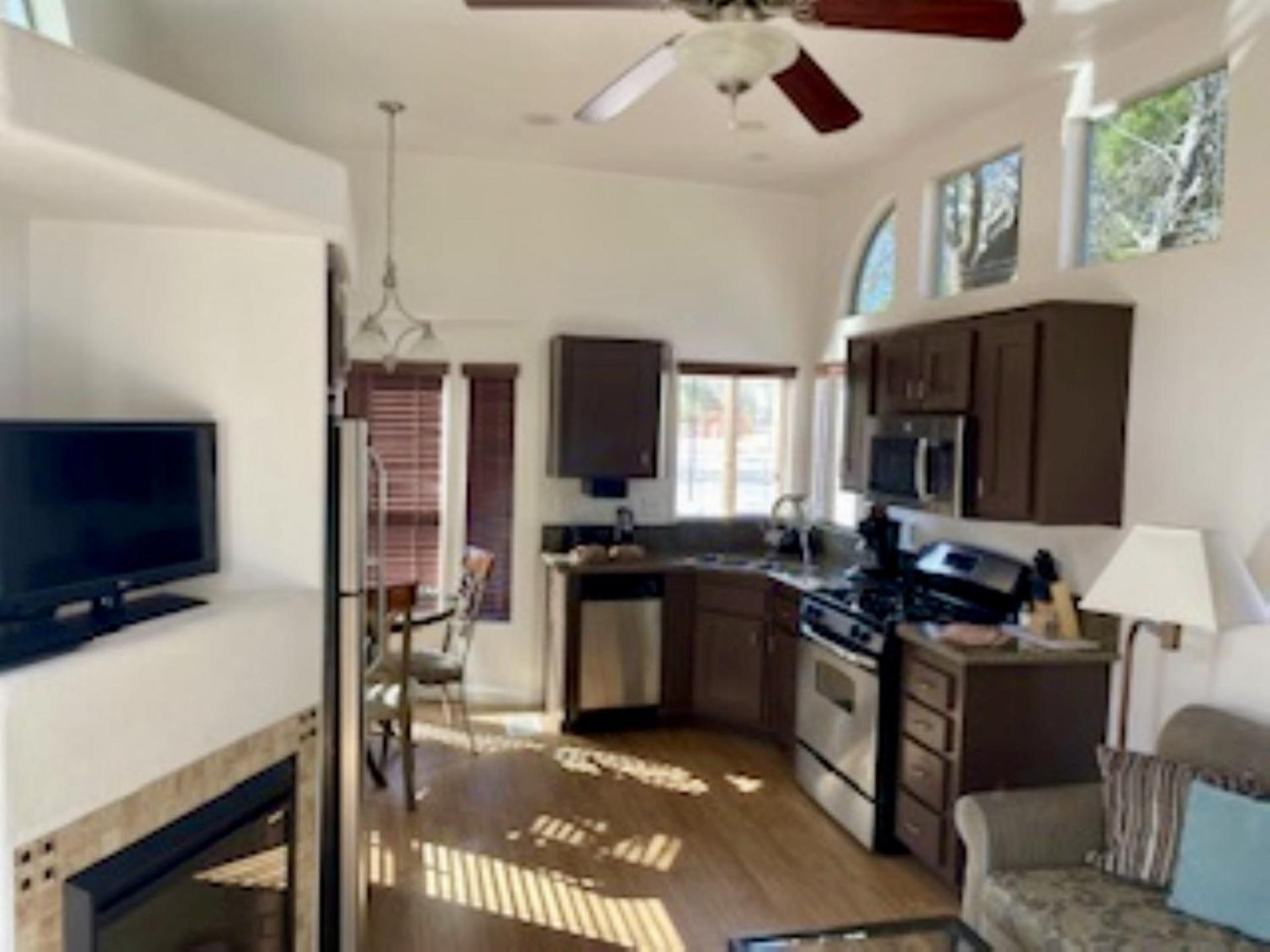 Sedona Pines Resort Zewnętrze zdjęcie Interior of a tiny home