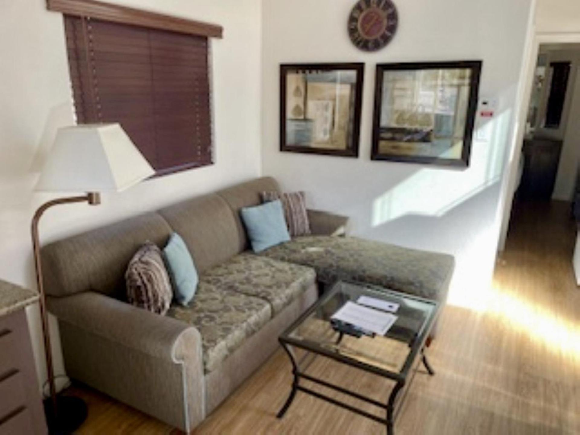 Sedona Pines Resort Zewnętrze zdjęcie Living room of a typical mobile home